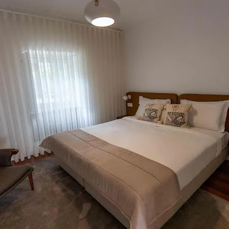 In - D. Hugo 23 * Oporto