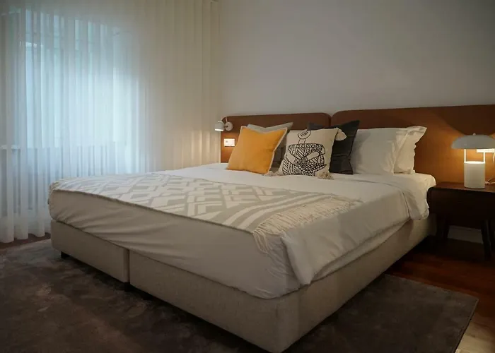 In - D. Hugo 23 * Oporto