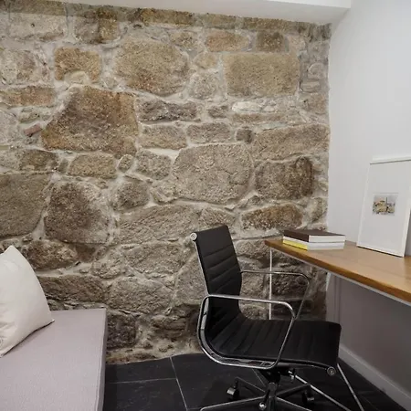 In - D. Hugo 23 Porto