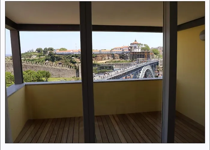 In - D. Hugo 23 * פורטו