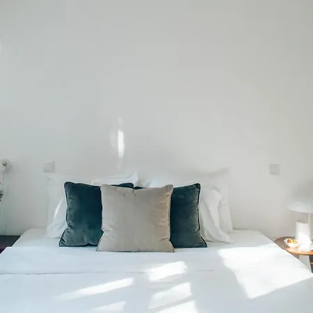 In - D. Hugo 23 * Porto