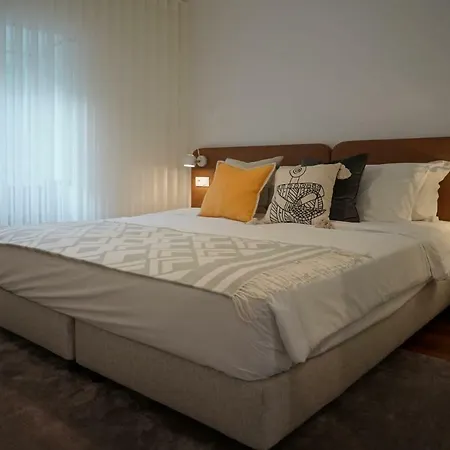 In - D. Hugo 23 * Porto